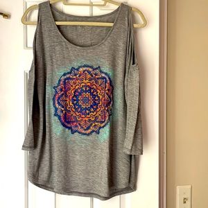 Jessica Simpson Size L Gray Open Shoulder Mandala 3/4 Sleeve Shirt